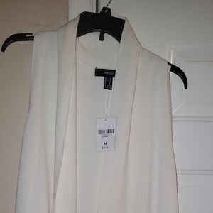 Sleevless sweater vest.